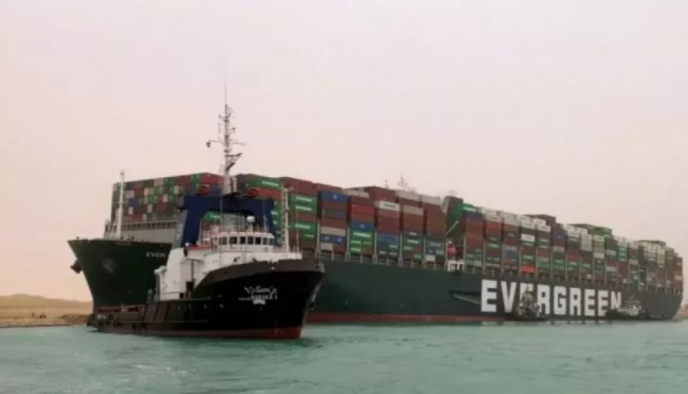 Canalul Suez a fost DEBLOCAT. Nava „EVER GIVEN” a fost repusă pe linia de plutire